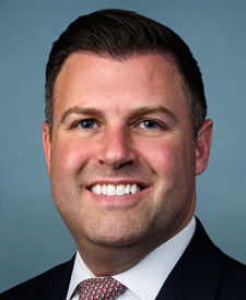Portrait of Ryan Mackenzie